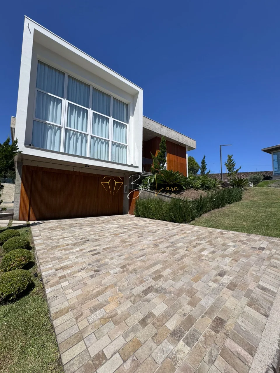 e5254aeb-16b3-44f2-a2b8-f02b47bb3b00